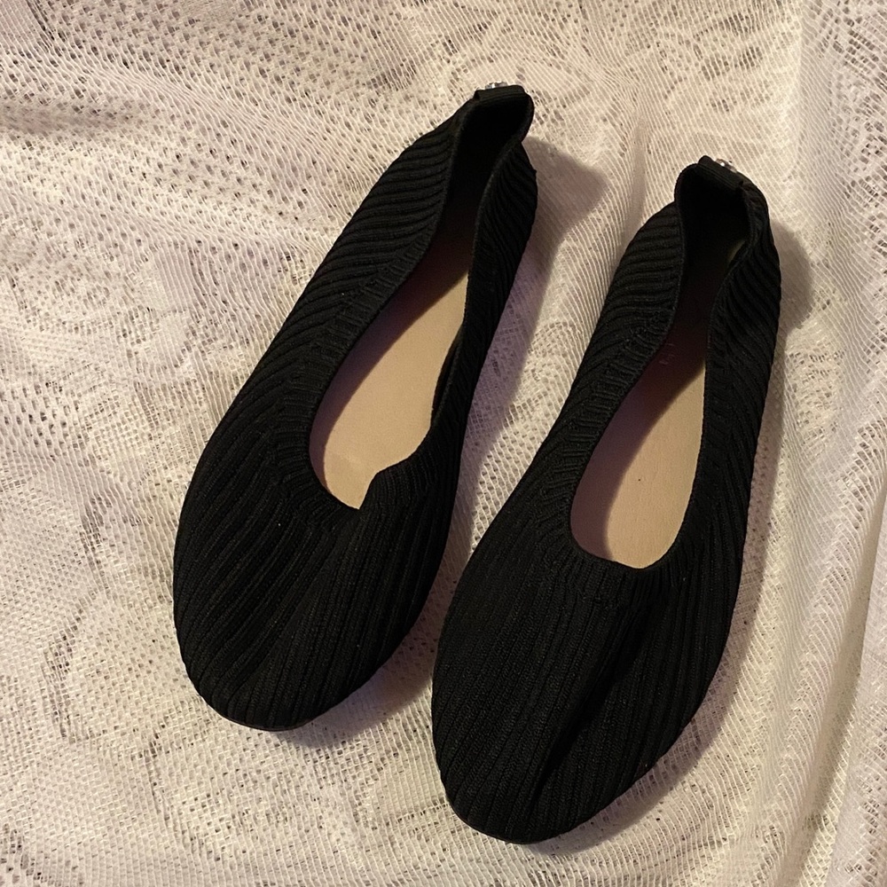 Danskin Black Textured Women's Flats